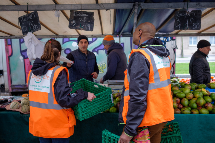 récupération d'invendus par l'association Biocycle